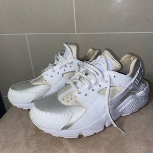 White Nike Huaraches Size 8